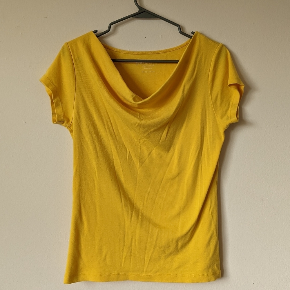 Philosophy Yellow Tshirt it’s in perfect condition it’s a little tight for me